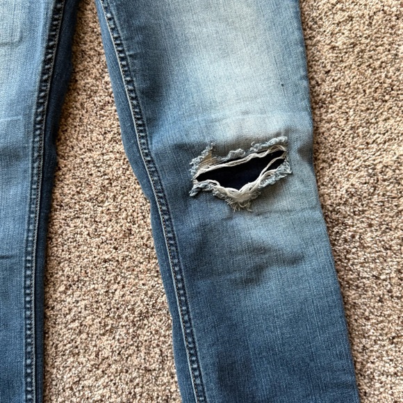 Silver Jeans Blue Distressed Beau Patches faded Denim 29 x 28.5 womens - Picture 4 of 12